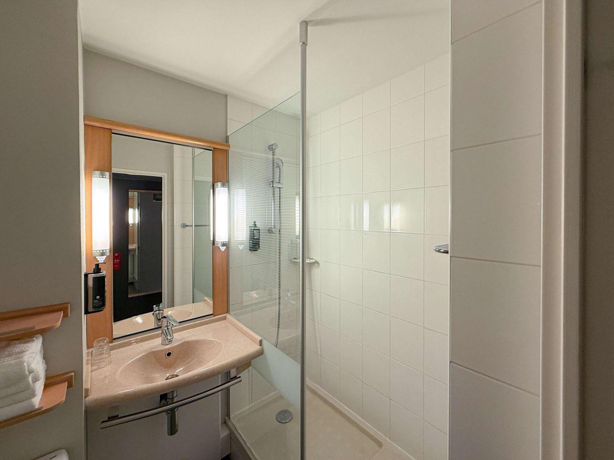 Ibis Rennes Cesson Hotel Bagian luar foto